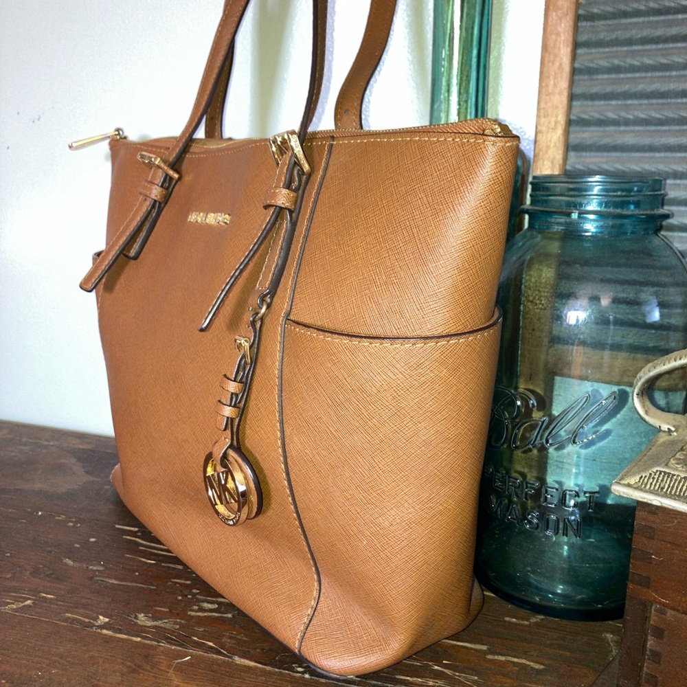 Michael Kors Tan Saffiano Leather Tote with Gold Logo Charm - Picture 2 of 9